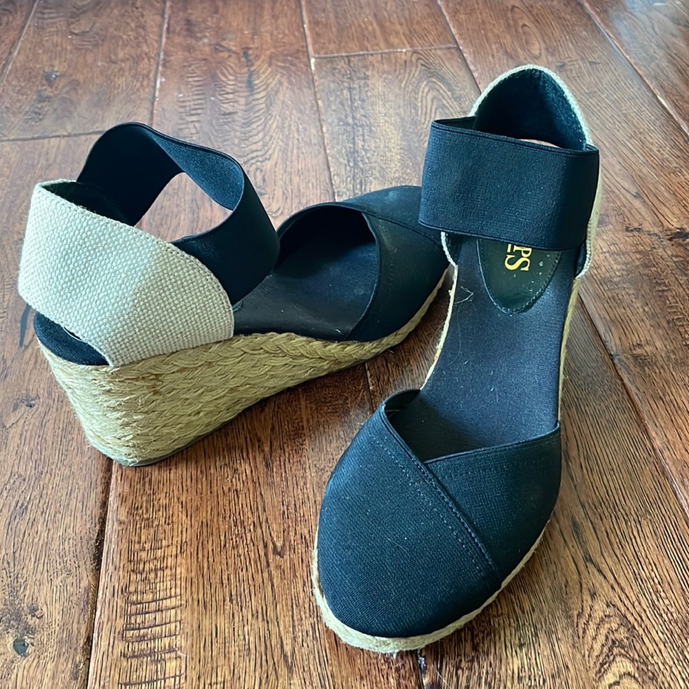 Chaps wedge sandals